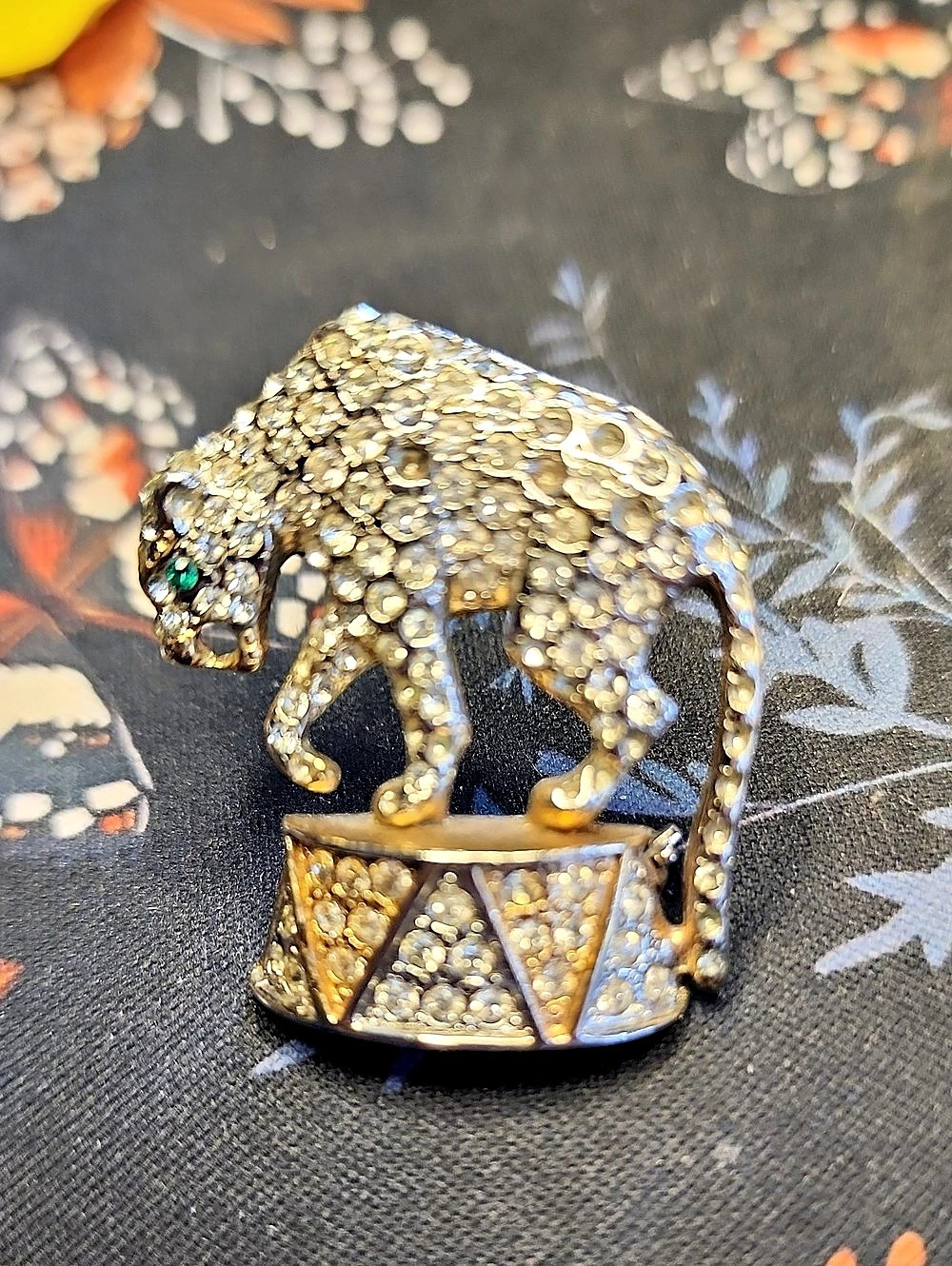 vintage J.L. Aldenkamp pavé-crystal leopard brooch 1960s
